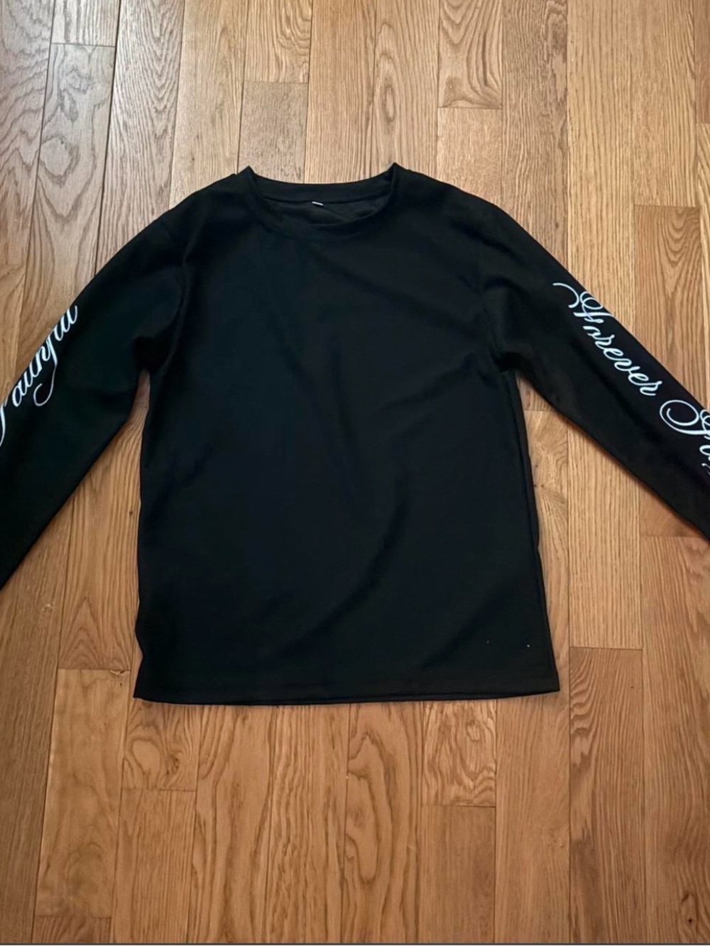 Black and white instagram brand long sleeve, amazing quality, size medium